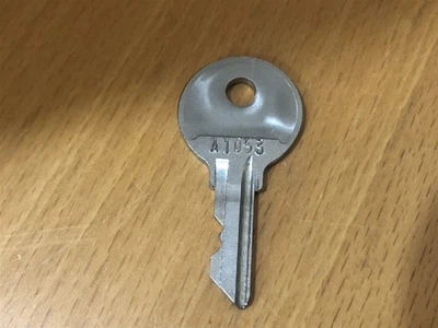 VINTAGE BRIGGS AND STRATTON KEY MARKED A1053 - Image 1 of 4