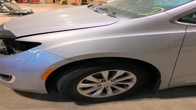 Guardabarros izquierdo conductor compatible con 20-23 VOYAGER 3587726 Foto 1 de 4