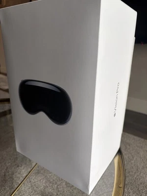 Apple Vision Pro 256GB Complete Set slightly used . - Image 1 of 3