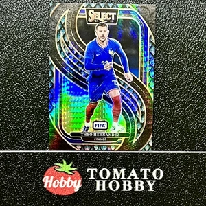 ENTRESUELO REFRACTOR PANINI SELECT FIFA 2024-25 THEO HERNANDEZ ESCALA DRAGÓN 1/28 - Imagen 1 de 2