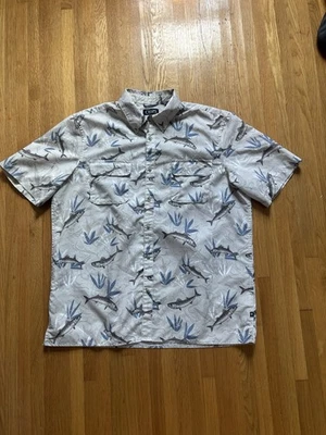 Camisa ligera con botones CHAPS XL para hombre manga corta estampado de pesca ventilada Foto 1 de 4