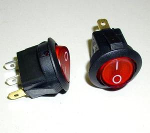 2 Stück Wippenschalter, 3-polig, rote Wippe, beleuchtet, AC 250V/6,5A (M3770) - Picture 1 of 1