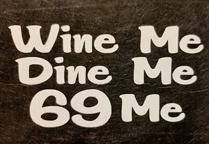 GORRA DE CAMIONERO WINE ME, DINE ME, 69 ME MALLA TRASERA A PRESIÓN (ELIGE EL COLOR) DICHO - Imagen 1 de 43