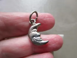 VINTAGE RETRO OLD SILVER TONE CUTE MAN IN THE MOON CRESCENT FOB CHARM PENDANT UK - Picture 1 of 5