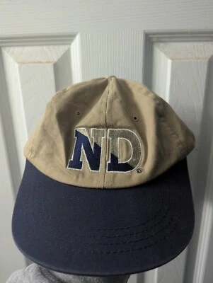De colección Notre Dame Lucha Irlandés Bronceado Beige 'El Sombrero Derecho' NCAA Correa Trasera Sombrero Foto 1 de 4