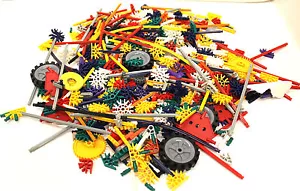 3+ Pfund Posten verschiedene K'Nex Stücke und Teile Räder Reifen Zahnräder Stangen mit Koffer - Bild 1 von 4