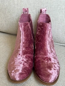 TOMS Ella Chelsea Velvet Ankle Boots. Pink. Size 7, EUC! Worn once. - Picture 1 of 17