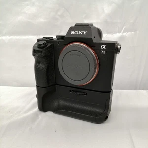 Digital Mirrorless Camera Model ILCE 7M2 Battery Grip SONY - Picture 1 of 12
