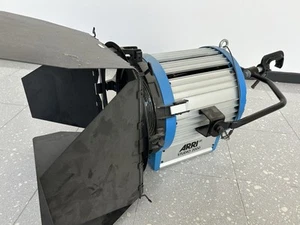 Arri Studio 2000 Tungsten 2K watt Fresnel - no barn door - no lamp - Picture 1 of 8