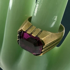 VINTAGE ✨ Art Deco Signet CUT GLASS RUBY AMETHYST Men's Ring 9.75 Gold Brass - Picture 1 of 20
