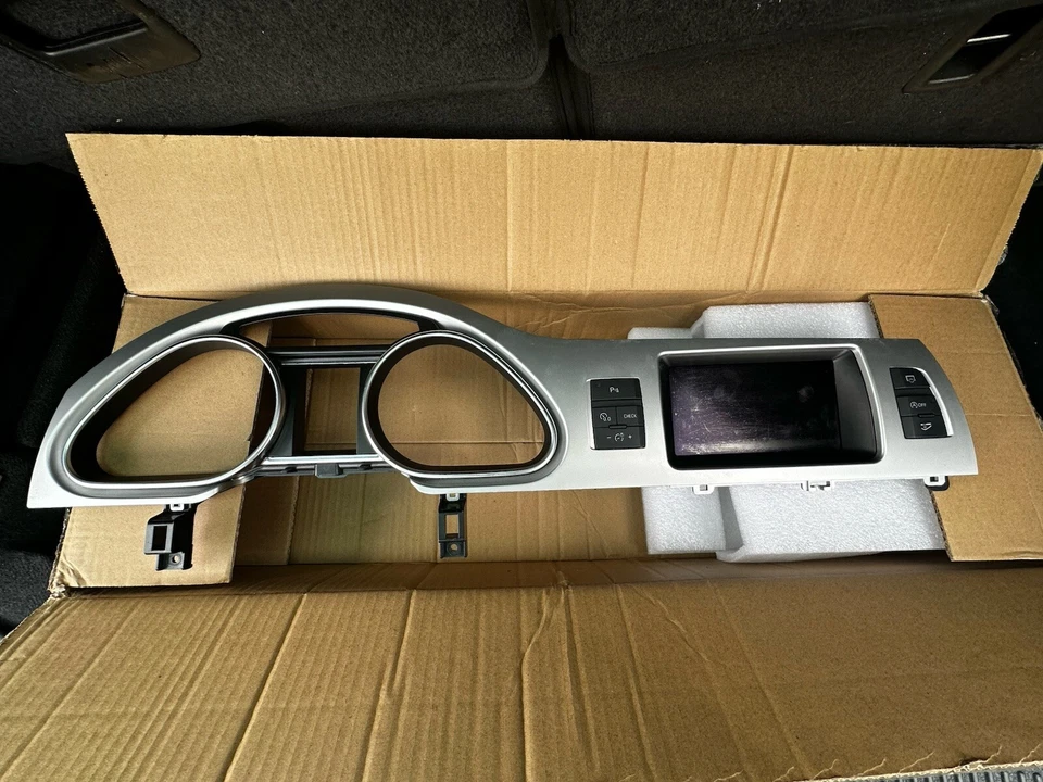 Audi A4 B8 Navigationsgerät Multimedia Bildschirm Monitor mit Rahmen und Tasten. - Bild 1 von 4