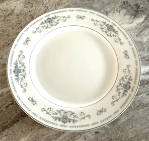 Fine China of Japan WADE DIANE Blue Flowers - 10-1/4" DINNER PLATE - Picture 1 of 5