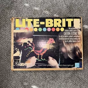 Vintage Lite Brite Hasbro 1973 Light Bright W/ORIGINAL BOX & SEVERAL HUNDRED PEG - Picture 1 of 18