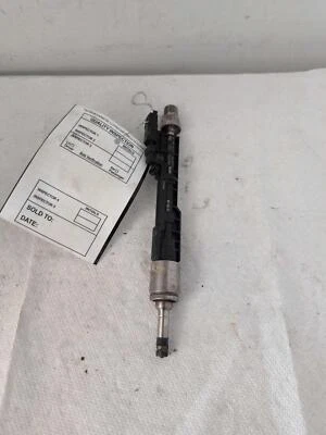 Fuel Injector 2013 BMW 328i 0261500153 - Imagem 1 de 4