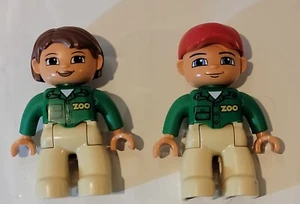 2 Lego Duplo 2.5" FIGURES Zookeepers Workers Figures Green Shirts Red Cap - Picture 1 of 7