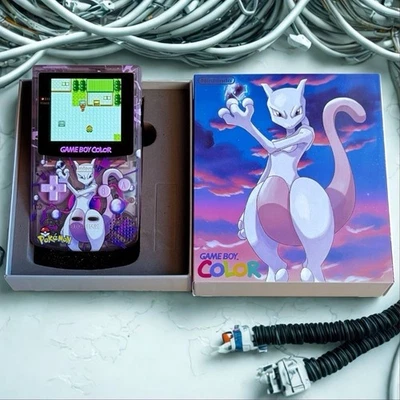 NINTENDO GAME BOY COLOR - IPS V3 - POKÉMON MEWTWO EDITION - MENÙ OSD - NUOVO - Immagine 1 di 4