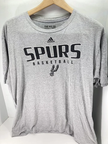 ADIDAS THE GO-TO TEE Shirt NBA SAN ANTONIO SPURS Mens Size XL Gray Short Sleeve Cover