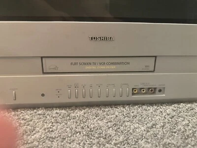 Toshiba MV14FM4 TV VCR Combo Flat Screen 14" VHS Recorder - Image 1 of 2