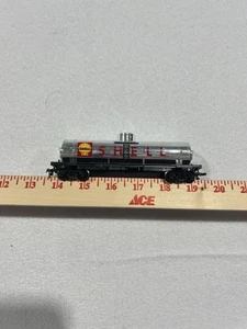 vintage HO scale Shell tank car, likely manufactured by Tyco Trains Chrome - Picture 1 of 9