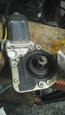 99 00 01 CROWN VICTORIA LEFT POWER WINDOW MOTOR REAR  - Image 1 of 3