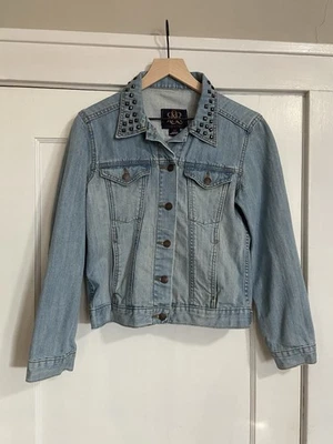 Chaqueta vaquera Rock and Republic para mujer con tachuelas mediana usada Foto 1 de 3