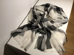 Neu! Ein Traum aus Wolle der Luxusmarke Faliero Sarti in wollweiß-schwarz - Bild 1 von 4