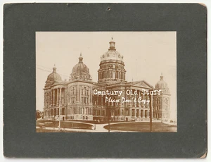 Des Moines, Iowa, IA - Antique Photo of the Iowa State Capitol Building - Picture 1 of 2