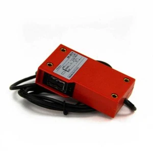 Leuze electronic 70304, RK80/4, 11-30V, 100mA, retro-reflective photoelectric sensor - Picture 1 of 3