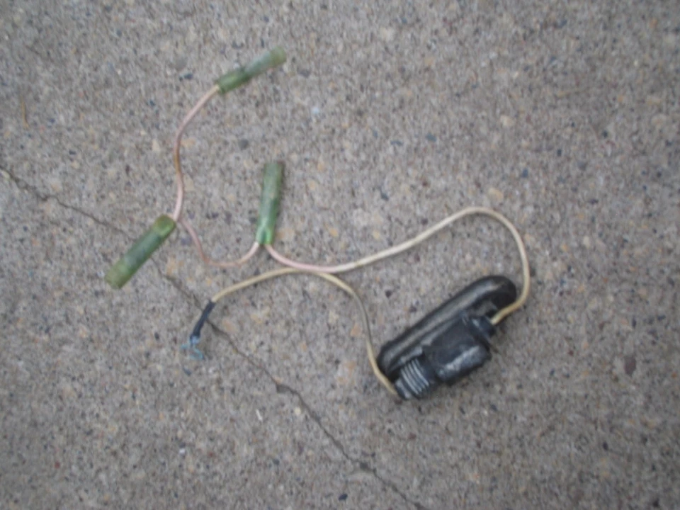 Tigershark Monte Carlo 640 DAYTONA BARRACUDA MONTEGO  Fuse Holder 3008-180  - Image 1 of 1