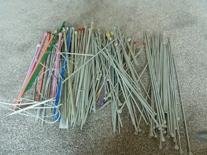 JOB LOT BUNDLE MIXED KNITTING NEEDLES - Picture 1 of 1