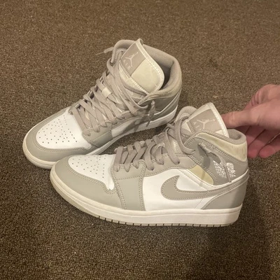 Jordan 1 Mid College Gris - Talla 8 Foto 1 de 4