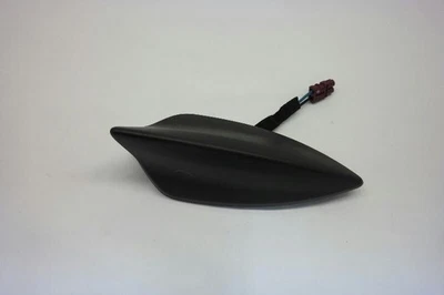 Chevrolet Malibu 2016-2018 montaje de antena de aleta de tiburón superior montado en el techo  Foto 1 de 4