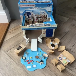 Sylvanian Families Restaurant am Meer im Originalkarton, mit meistem Zubehör. - Bild 1 von 6