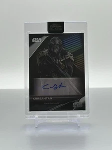 Autógrafo Topps 2023 cromo negro Star Wars Carey Jones como Krrsantan #A-CJ - Imagen 1 de 2