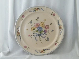 Dinner Plate . Blue Scalloped Edge . Rose / Flower /Floral & Ribbon / Bow Design - Picture 1 of 8