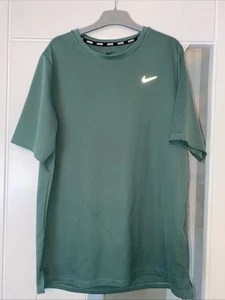 Nike Jungen Dri Fit T-Shirt Oberteil Gr. XL leicht Alter 13-15 Kurzarm grün - Bild 1 von 11