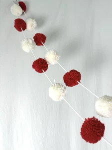 NUEVO CON ETIQUETAS Guirnalda Pom Pom Rojo Blanco DOS 6 pies Hobby Lobby Navidad Decoración del Hogar - Imagen 1 de 9