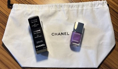 香奈儿 Le Vernis 指甲油磁性缪斯和抽绳包 — 第 1/2 张图片