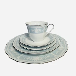 Noritake Lacewood 5 Piece Dinnerware Place Setting Blue White Vintage Excellent - Picture 1 of 7