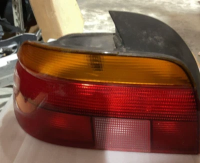 Conjunto de luz trasera derecha bmw 2000 528i Foto 1 de 2