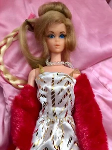 Barbie Fell Halstuch, Kleid und Kunstdiamant Halskette für Vintage Barbie Puppe- KEINE PUPPE - Bild 1 von 2