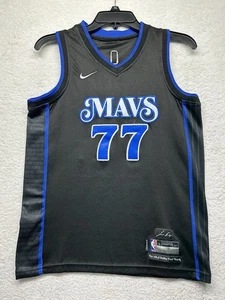 Nike Trikot Jungen Größe S Luka Doncic Dallas Mavericks City Edition (V1) - Bild 1 von 3