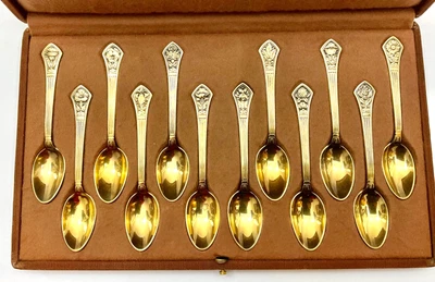 Um conjunto em caixa de 12 colheres florais Demitasse prata esterlina dourada Tiffany & Co - Imagem 1 de 4