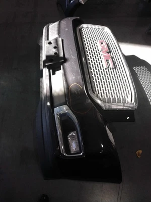Used Front Bumper Assembly Front fits: 2017 Gmc Yukon xl 1500 Denali Front Grade - Image 1 of 4