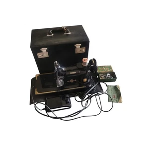 Singer 221K Featherweight Sewing Machine In Case Working - Picture 1 of 7