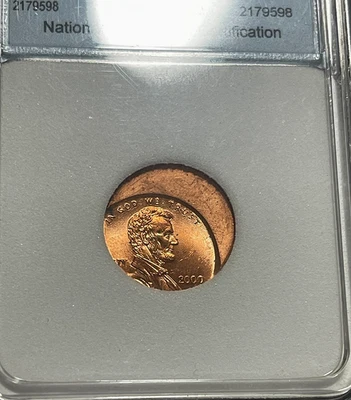 2000 Slabbed Lincoln Cent Off-Center Strike Mint Error Coin–Full Date High Grade - Image 1 of 4
