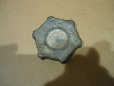 Ferrari 208,308,328, Mondial - Tapa de llenado de aceite (original) USADA - P/N 103936 Foto 1 de 4