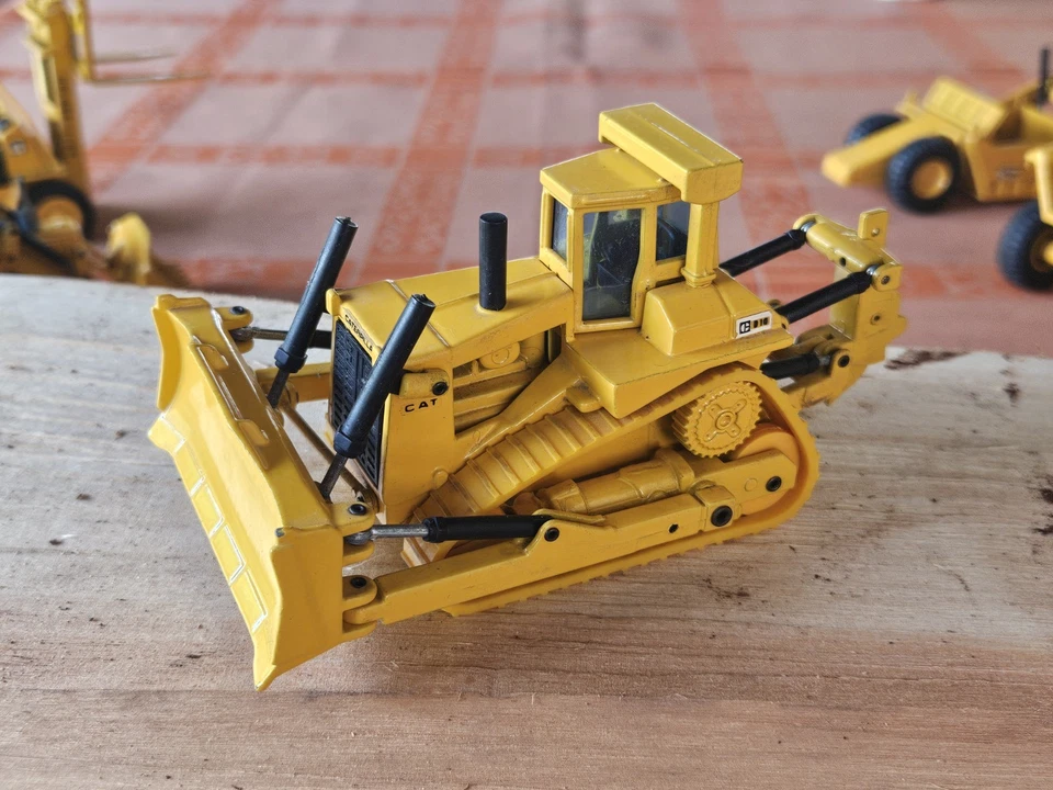 JOAL COMPACT 1:50 CATERPILLAR Pala Cingolata  Dozer With Ripper CAT D10 REF. 220 - Immagine 1 di 4