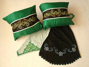 Antique Balkans Bulgaria Hand Embroidered Folk Apron + tablecloth +2 pillowcases - Picture 1 of 11
