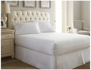 QUEEN SIZE MATTRESS ENCASEMENT PROTECTOR FOR PROTECTING YOUR NEW MATTRESS! - Picture 1 of 2